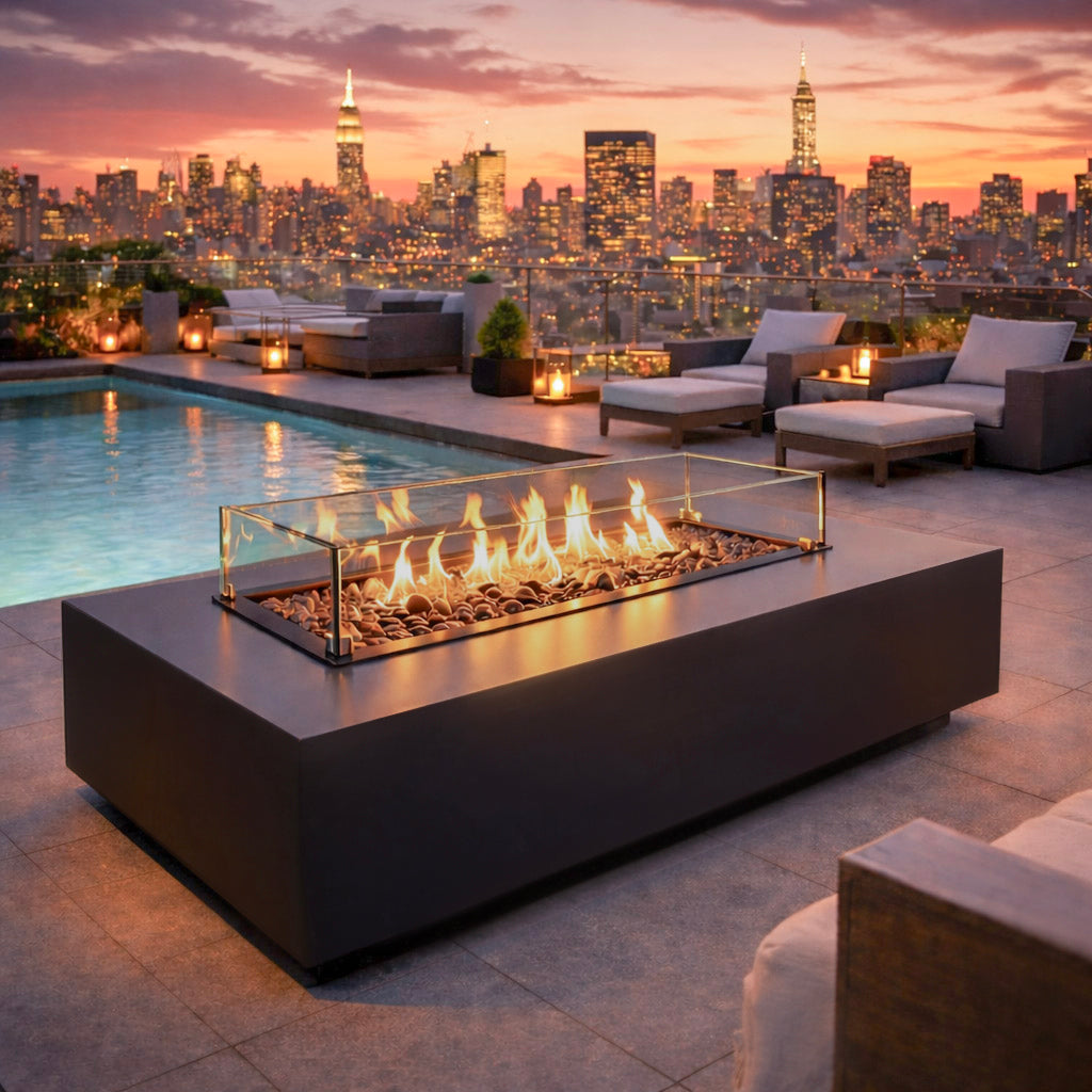Luxe design vuurtafel op gas voor buiten op een modern terras tijdens de avond